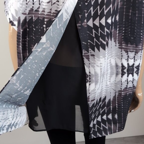 3/$20 Dex Split Back Tunic Blouse Ombre Geometric Short Sleeve Grey Dolman Top - Picture 8 of 15